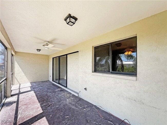 Building Photo - 4530 SW 10th Ave