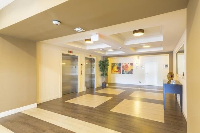 Building Photo - 9357 SW 77th Ave