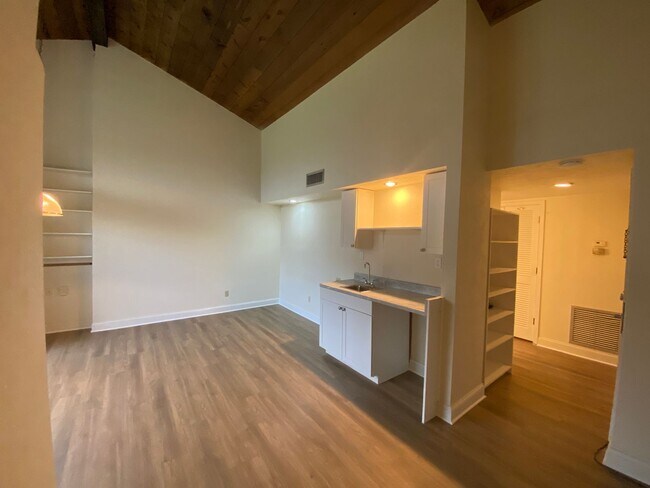 Building Photo - 528 Maple Leaf Ct