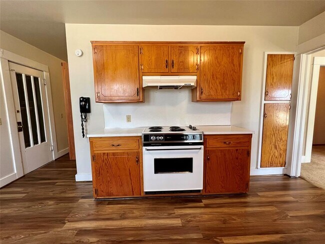 Building Photo - 419 E 6th St