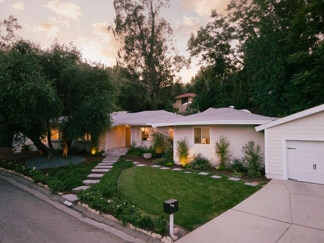 Primary Photo - Beautiful Tarzana Rental!