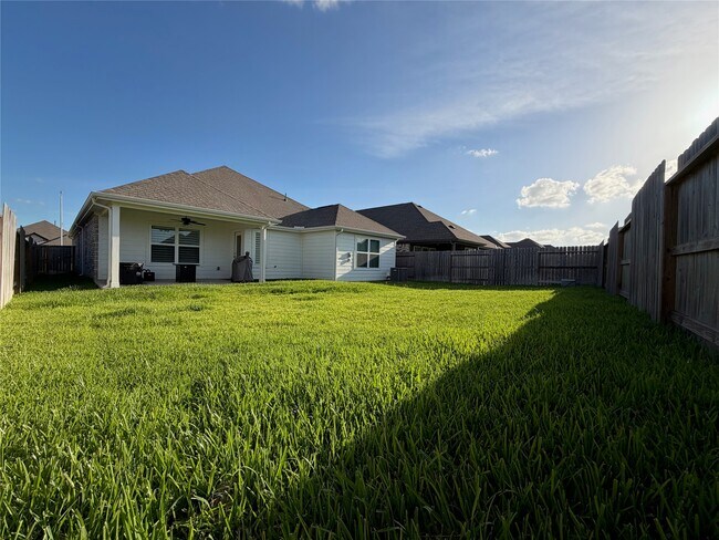 Building Photo - 4724 Peony Grn Dr
