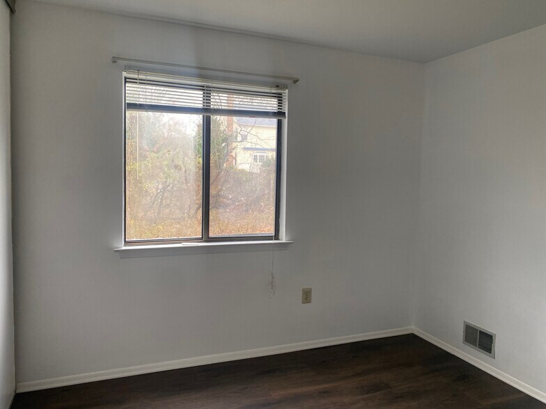 Bedroom 2 - 1903 Jefferson Ct