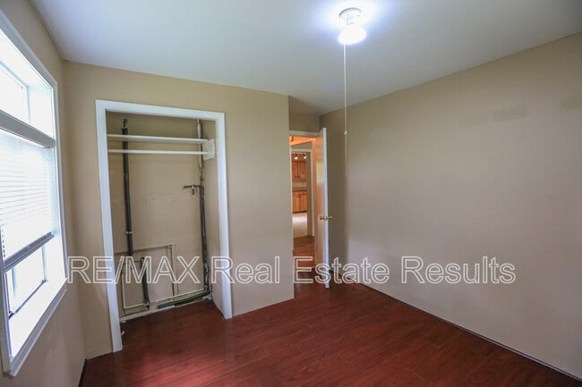 Building Photo - 1282 SE Farmers Dr