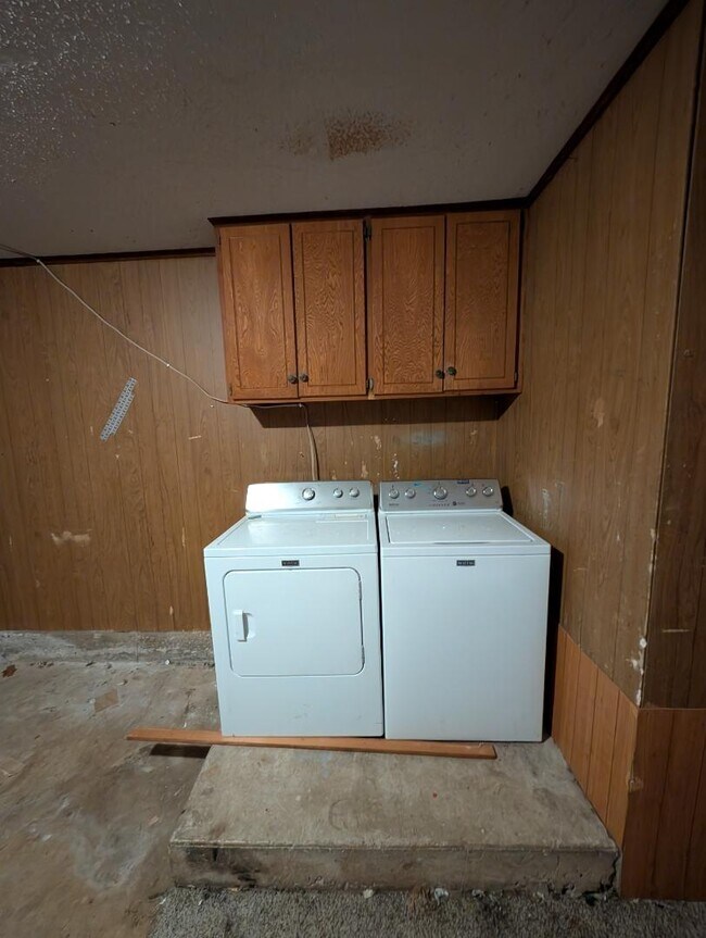 Building Photo - 122 Crystal Cir