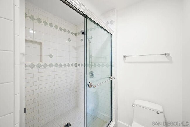 Building Photo - 325 S Sierra Ave