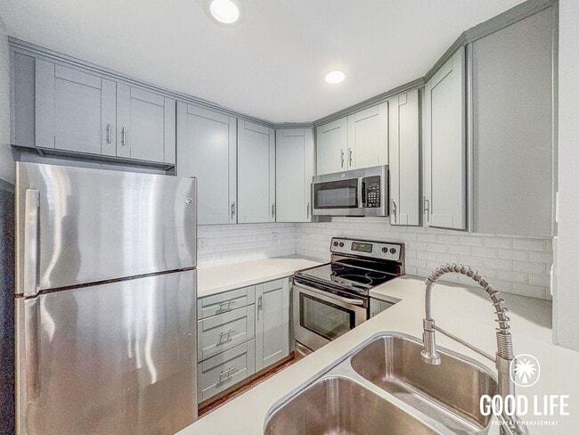 Building Photo - SD: 2BD/2BA Condo in UTC with Reserved Parking, Covered Balcony & In-Unit Laundry