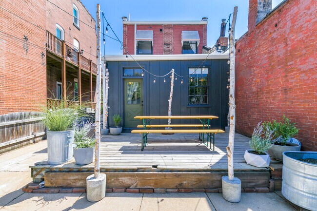 Building Photo - 2827 McNair Ave