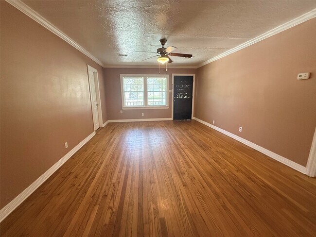 Building Photo - 5424 Nightingale Dr