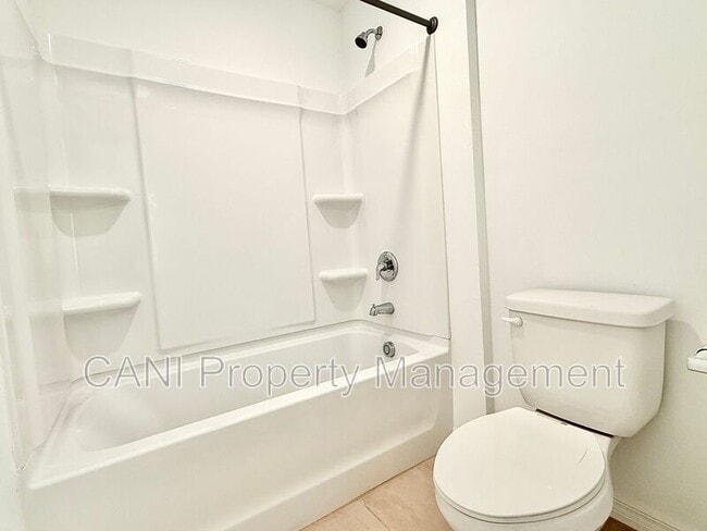 Building Photo - 646 Teviot Rd