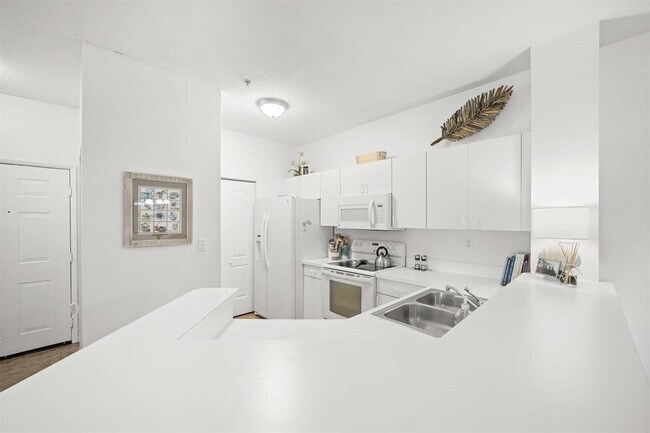 Building Photo - 520 Florida Club Blvd