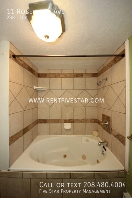 Building Photo - Beautiful Home in the Heart of Pocatello! ...