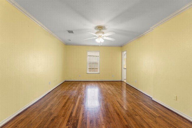 Building Photo - 1535 W 25th St