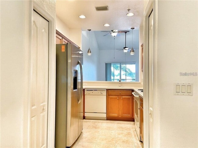 Building Photo - 915 Fairwaycove Ln