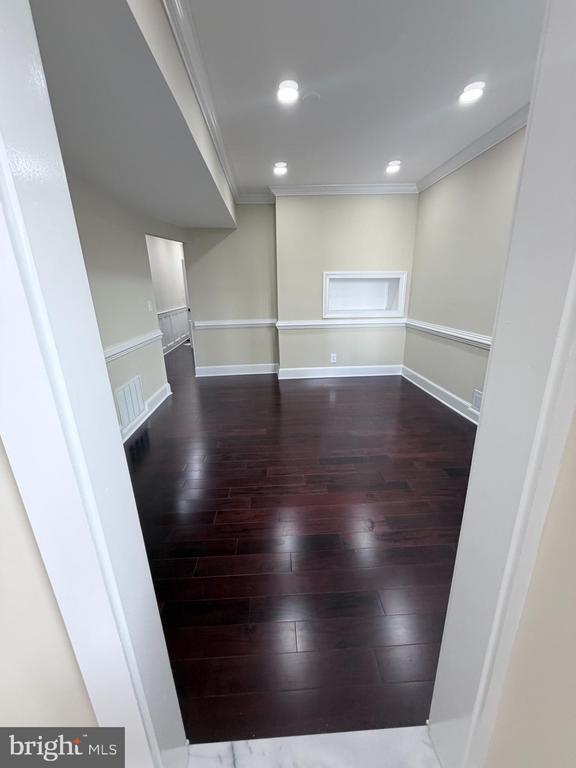 Building Photo - 216 S Henry St