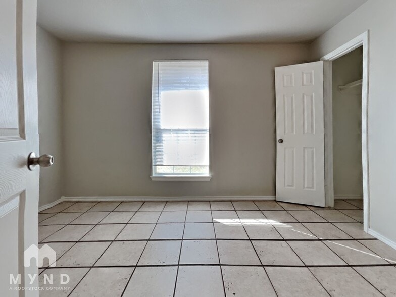 Building Photo - 3309 E 14th St