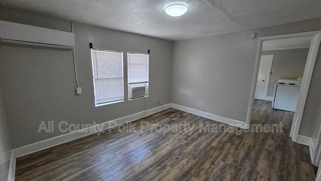 Building Photo - 602 Emma St