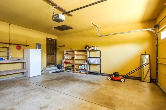 Building Photo - 824 Kimball Rd