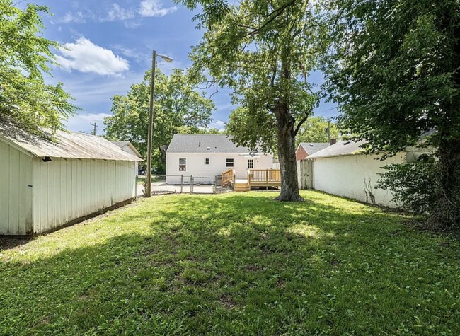 Building Photo - Vintage Charm, Modern Comfort & a Fully Fenced Backyard in Madison