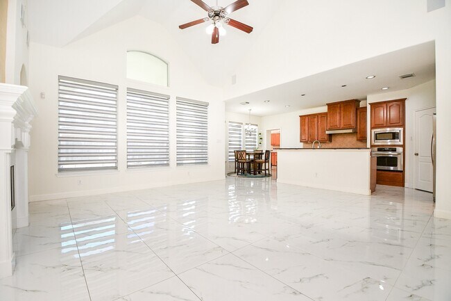 Building Photo - 4322 Pensacola Oaks Ln