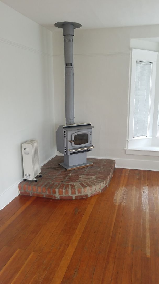 Building Photo - Barker Duplex