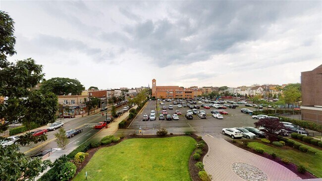 Building Photo - 500 Central Ave