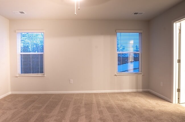 Building Photo - 133 Gervais Cir