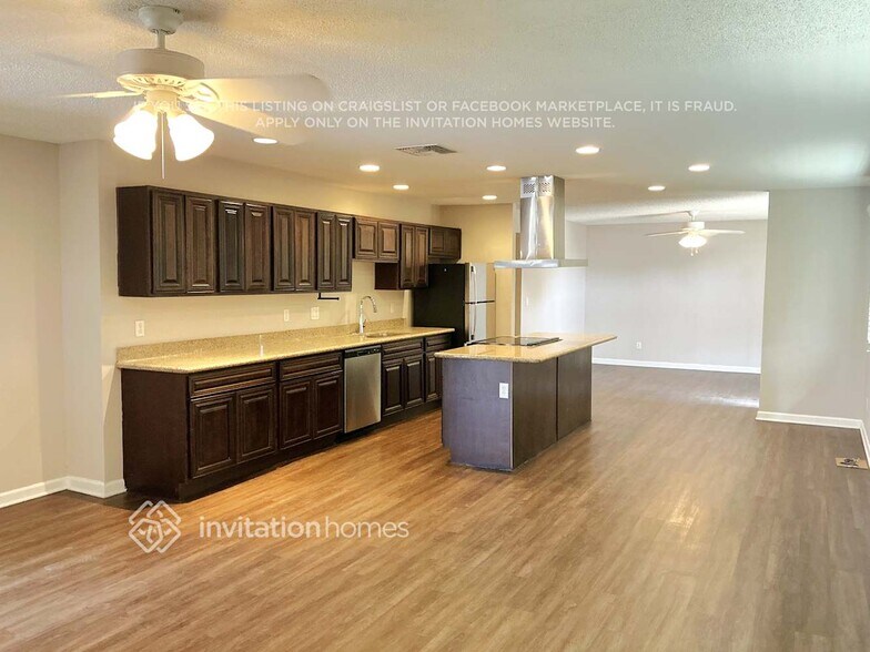 Building Photo - 4322 E Villa Maria Dr