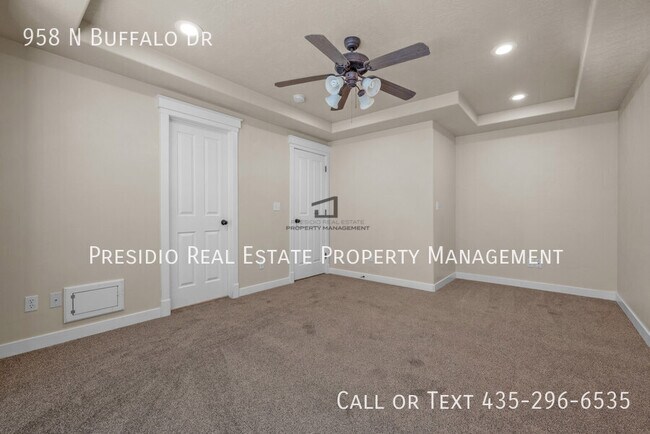 Building Photo - 958 N Buffalo Dr