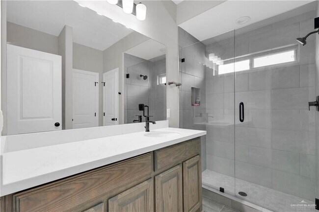 Building Photo - 33 N 34th St