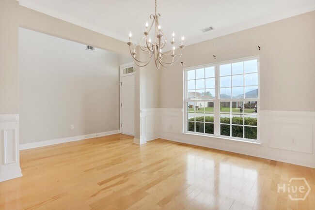 Building Photo - 255 Red Oak Dr