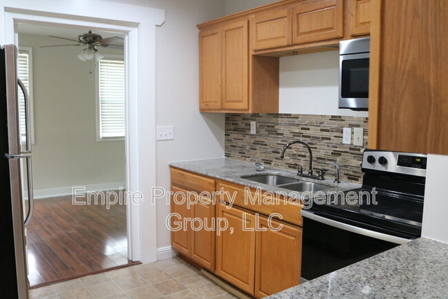 Building Photo - 2728 Kingswood Dr