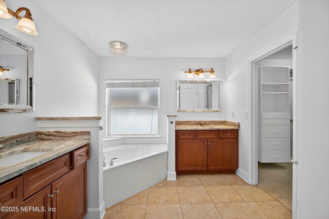 Building Photo - 10008 Sifton Ct