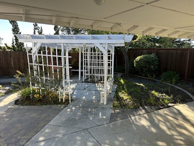 Building Photo - Highly Sought Somerset Highlands Beautiful Home