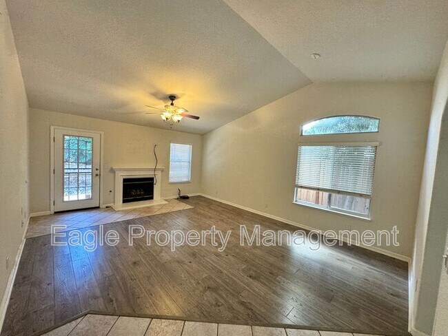 Building Photo - 204 Sapphire Ct