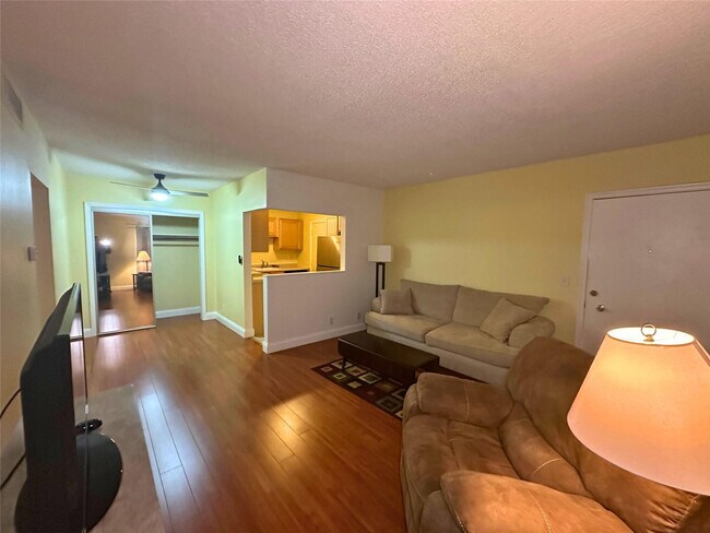 Building Photo - 2171 NE 66th St