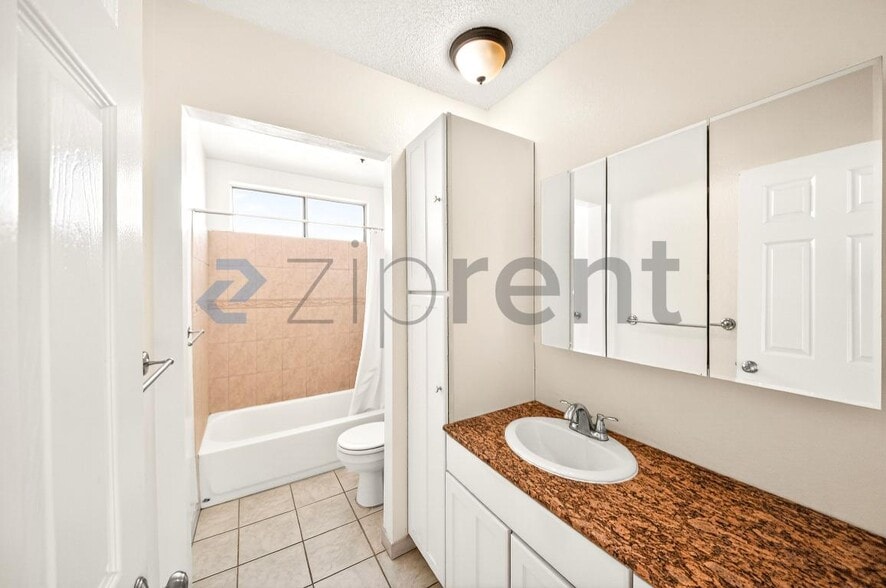 Building Photo - 240 W Verdugo Ave