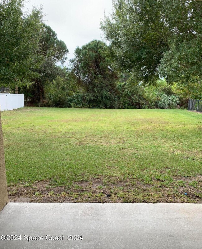 Building Photo - 1227 Hasley Pl