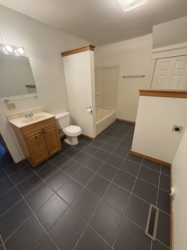 Building Photo - 103 Division St