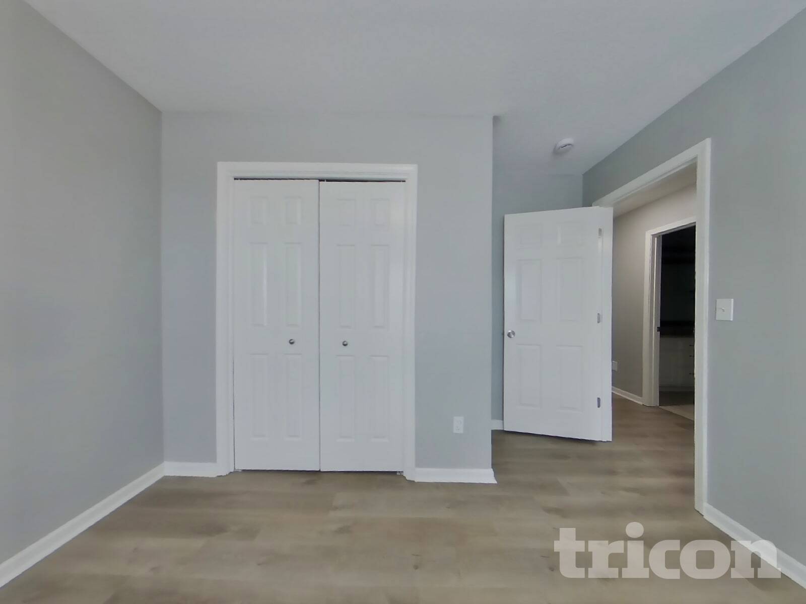 Building Photo - 302 E 123rd Terrace