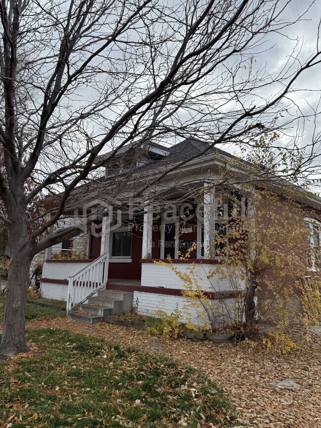 Building Photo - 128 E Truman Ave