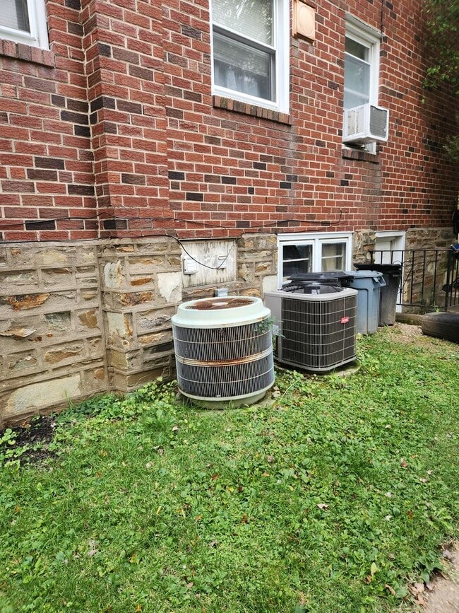 Building Photo - 6651CLARIDGE