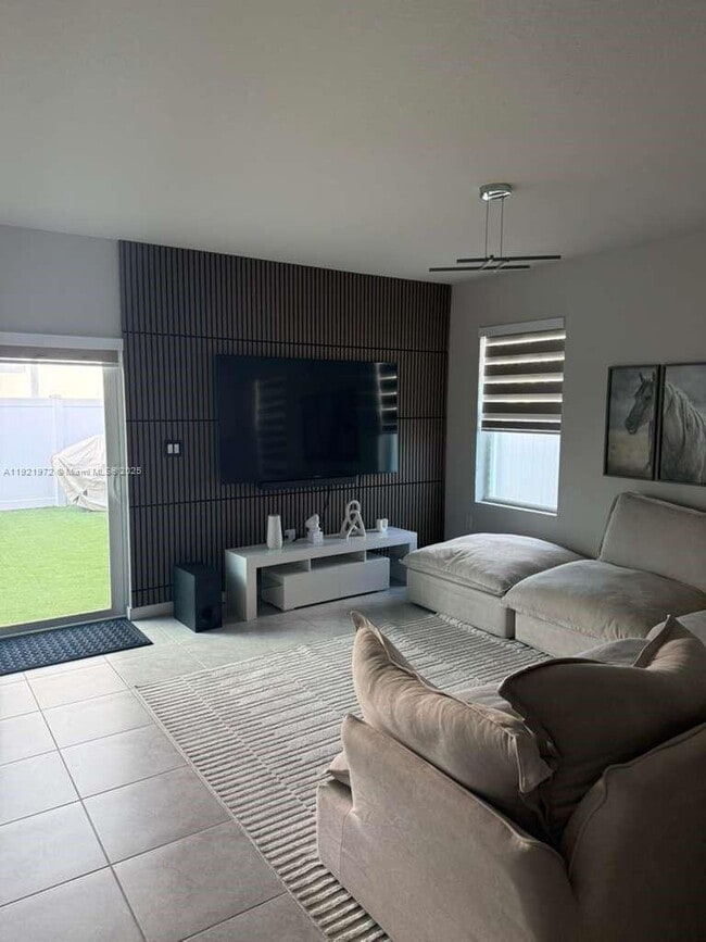 Building Photo - 1020 NW 5th Terrace