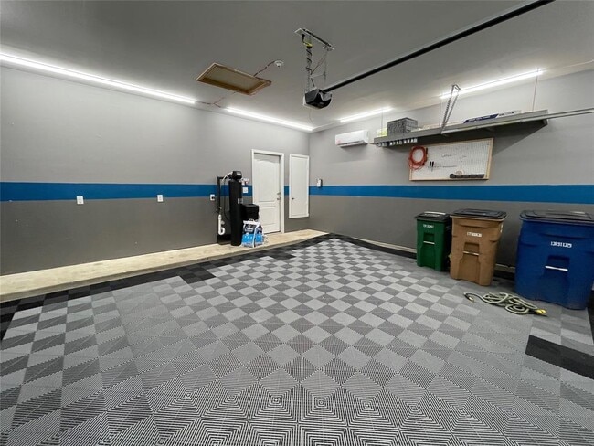 Building Photo - 6808 Ondantra Bnd