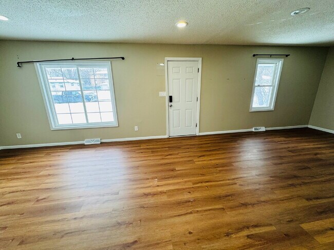 Building Photo - 5626 6th St NE