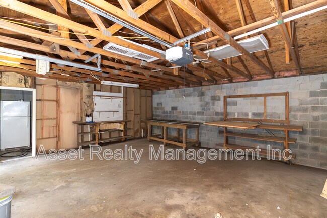 Building Photo - 2647 Selma Ave