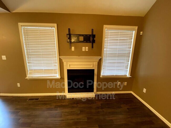 Building Photo - 1265 Ullainee Rd