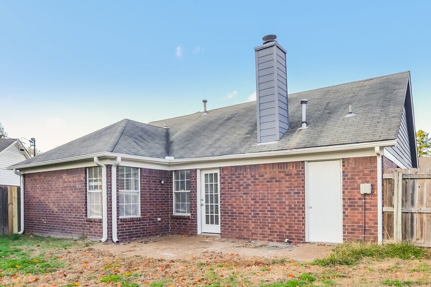 Building Photo - 7499 Spinola Cove