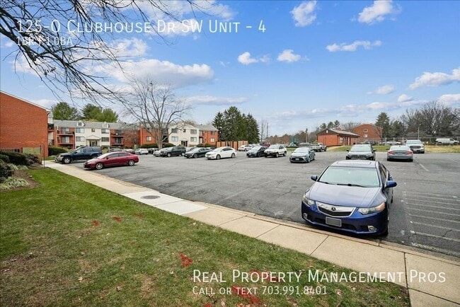 Building Photo - 125 Clubhouse Dr SW
