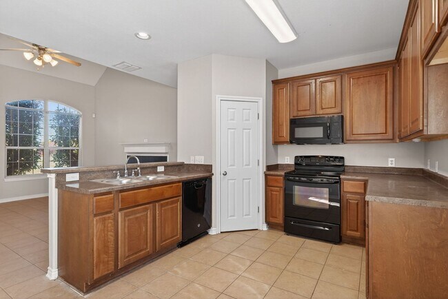 Building Photo - Spacious 4BR Home w/ Game Room | No HOA | Prime Selma Location - Realtor Commission: $500